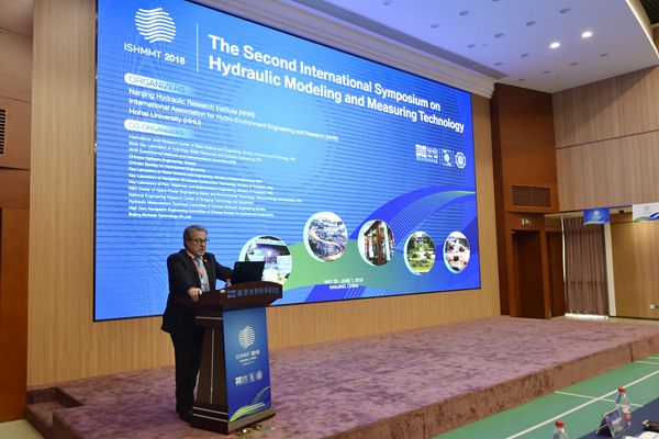 专家作学术报告